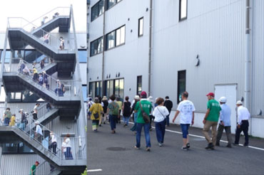 近隣自治会との津波避難訓練